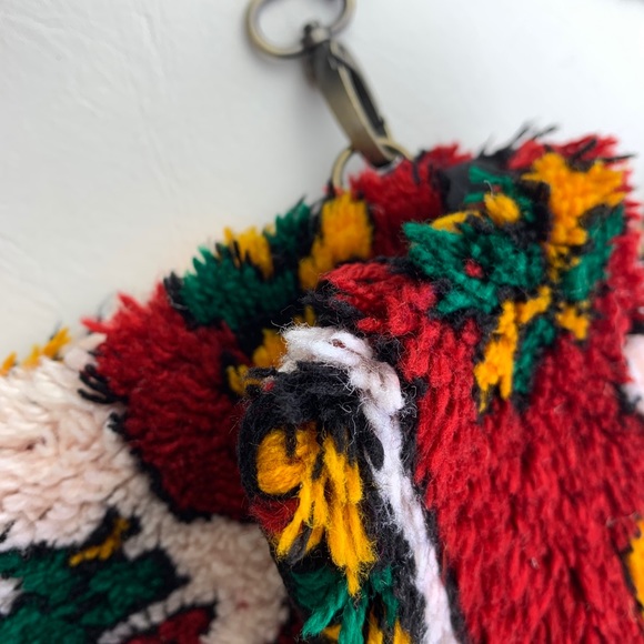 Clutche - Picture 3 of 3